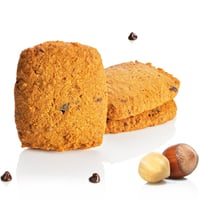 Biscotti gusto nocciola con gocce di cioccolato